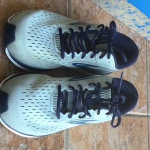 Brooks men’s dyad 11 with aetrex Memory foam insoles